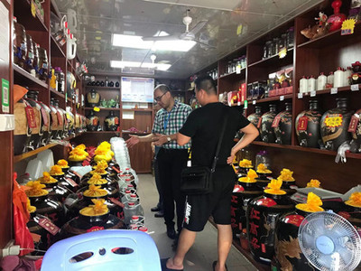 赤坎區(qū)市場監(jiān)管局開展酒類產(chǎn)品專項檢查